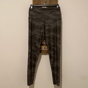 Onzie Women's Camouflage Leggings - Brown